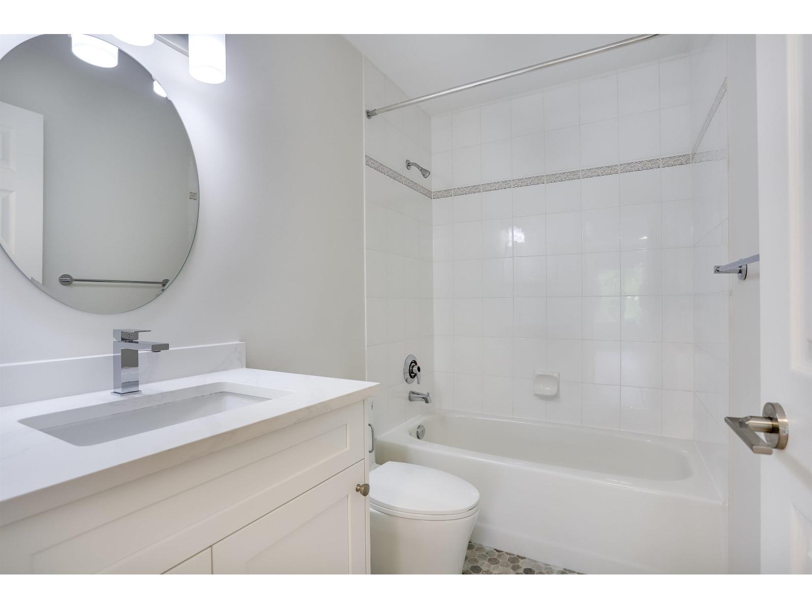 302 20727 DOUGLAS CRESCENT, Langley