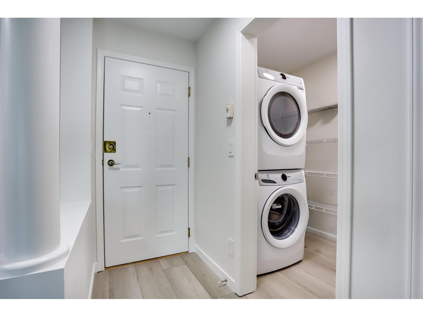 302 20727 DOUGLAS CRESCENT, Langley
