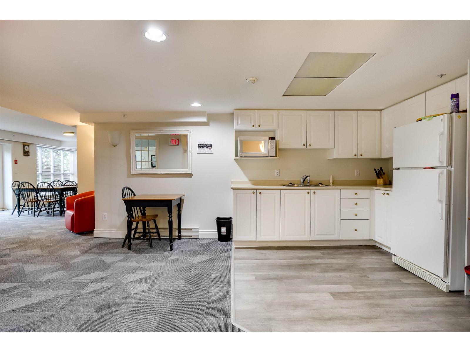 302 20727 DOUGLAS CRESCENT, Langley