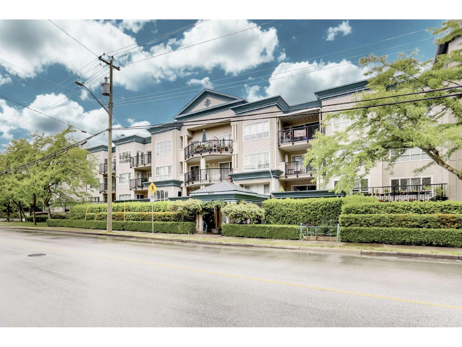 302 20727 DOUGLAS CRESCENT, Langley