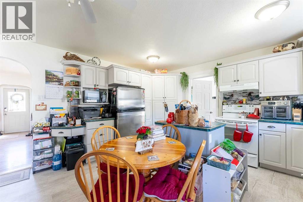 734 4 Street S - 7