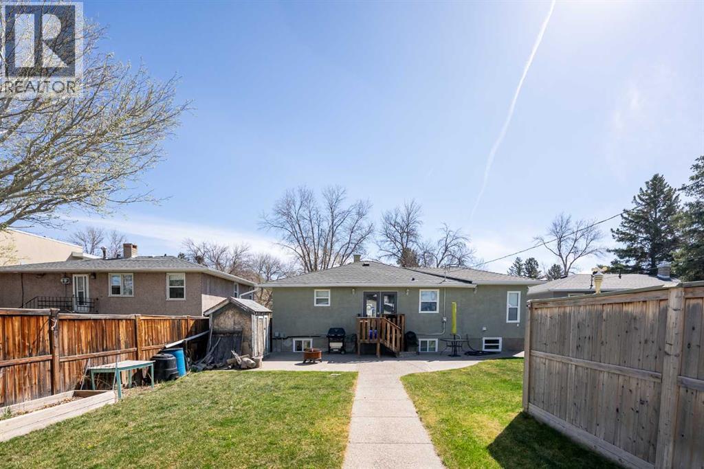 734 4 Street S - 19