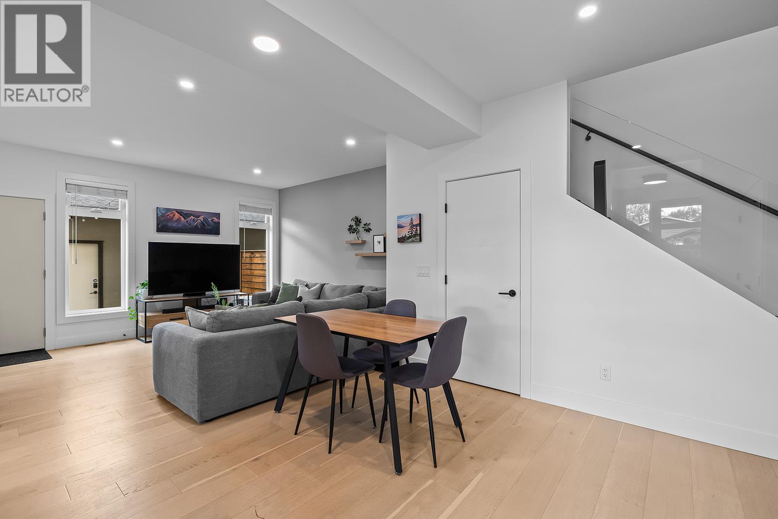 #4 887 Morrison Avenue - 13