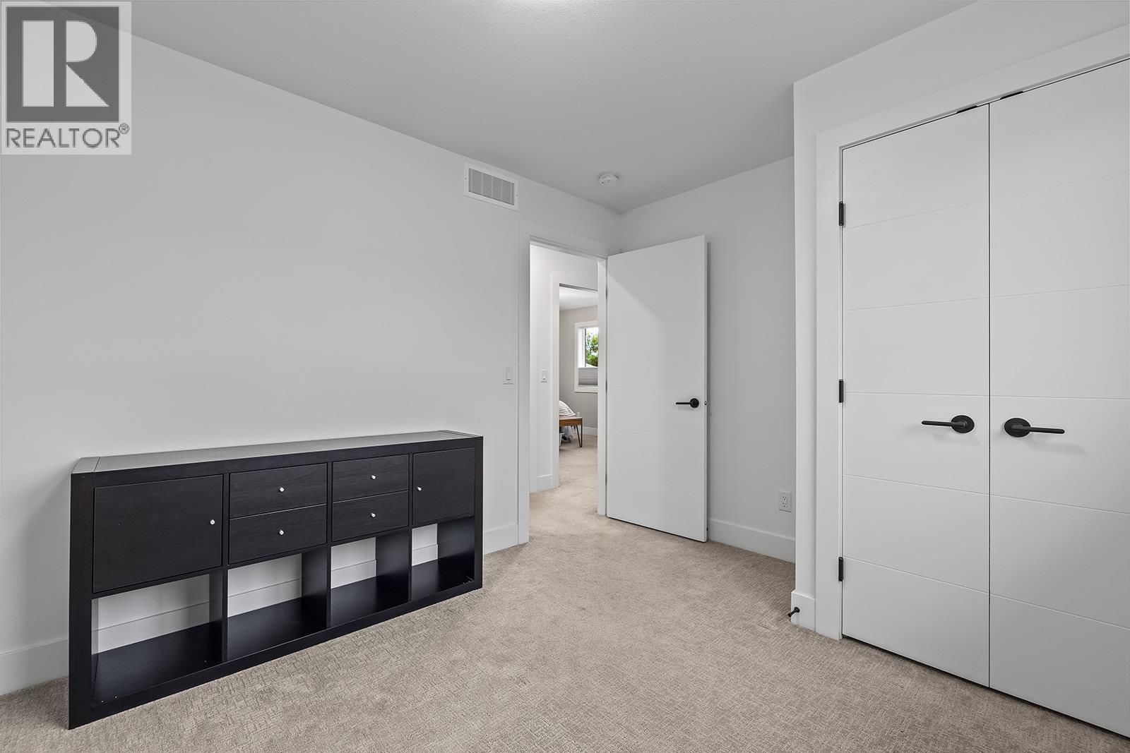 #4 887 Morrison Avenue - 29