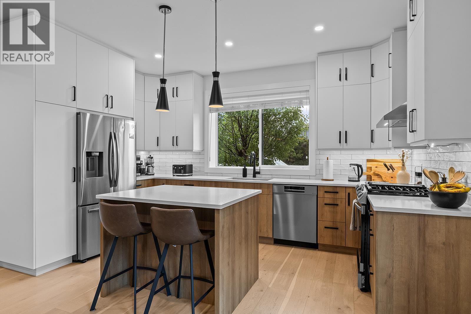 #4 887 Morrison Avenue - 7