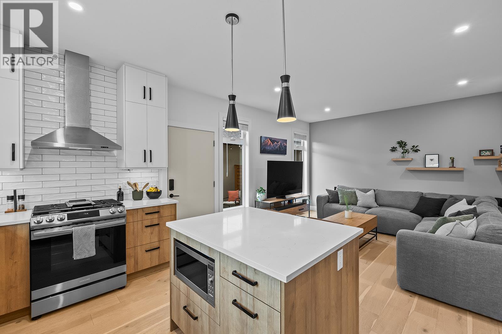 #4 887 Morrison Avenue - 8