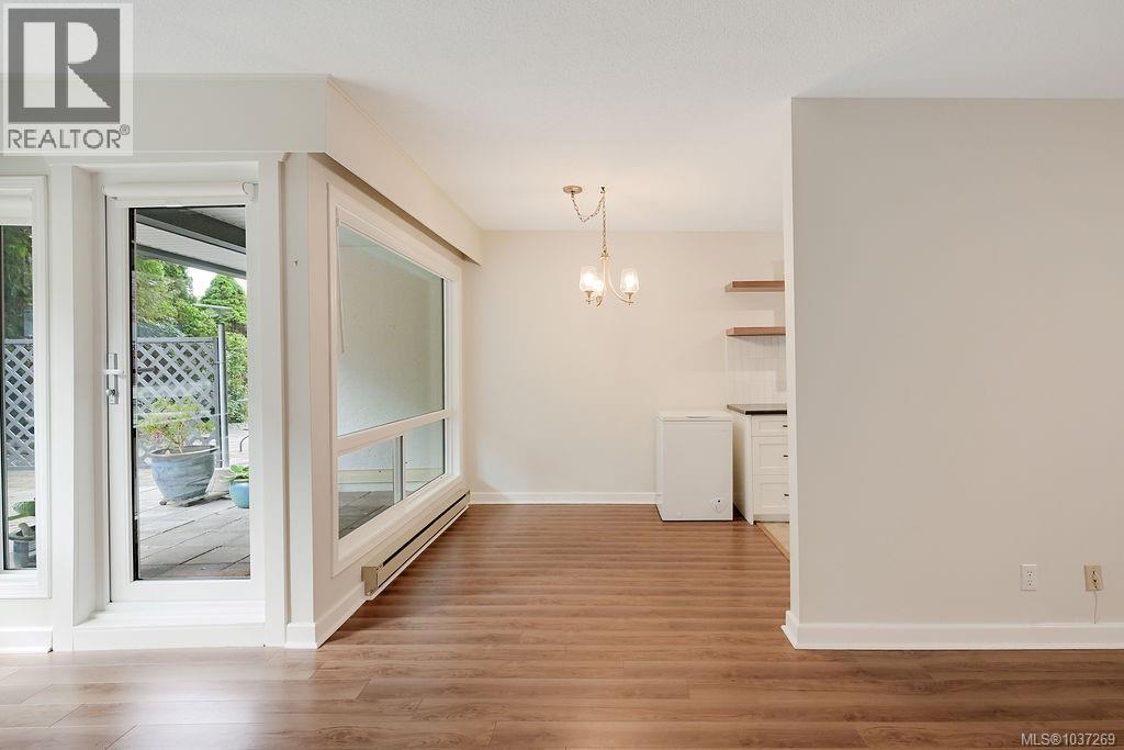 105 1725 Cedar Hill Cross Rd, Saanich