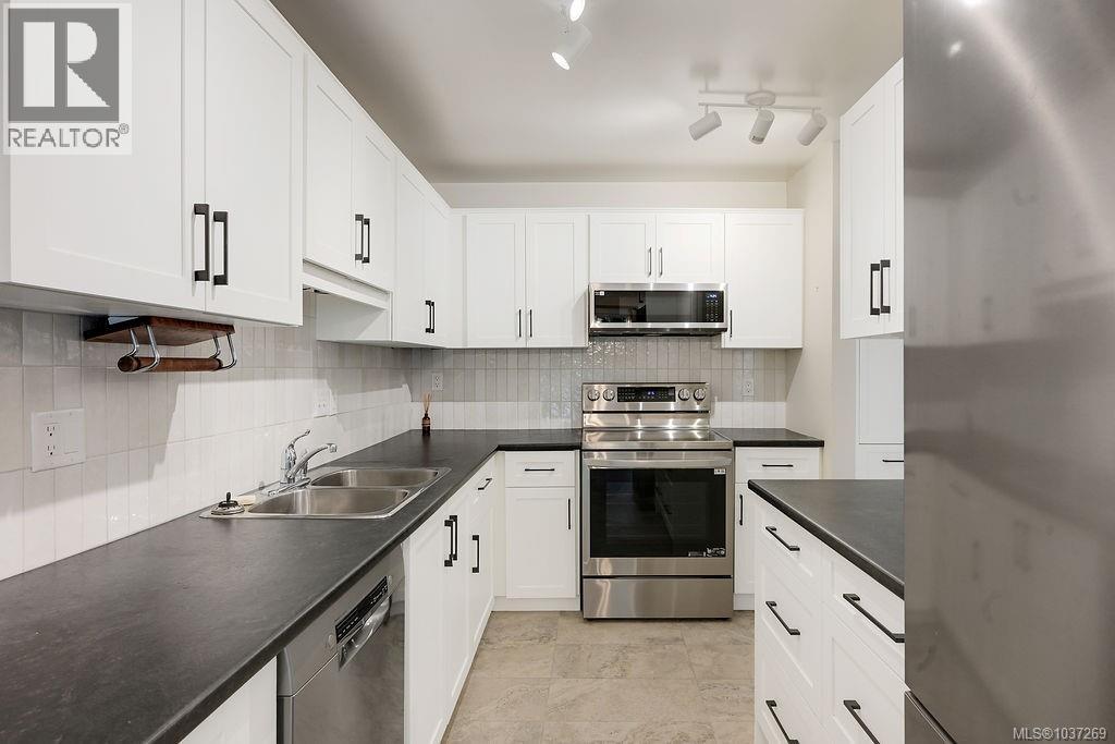 105 1725 Cedar Hill Cross Rd, Saanich