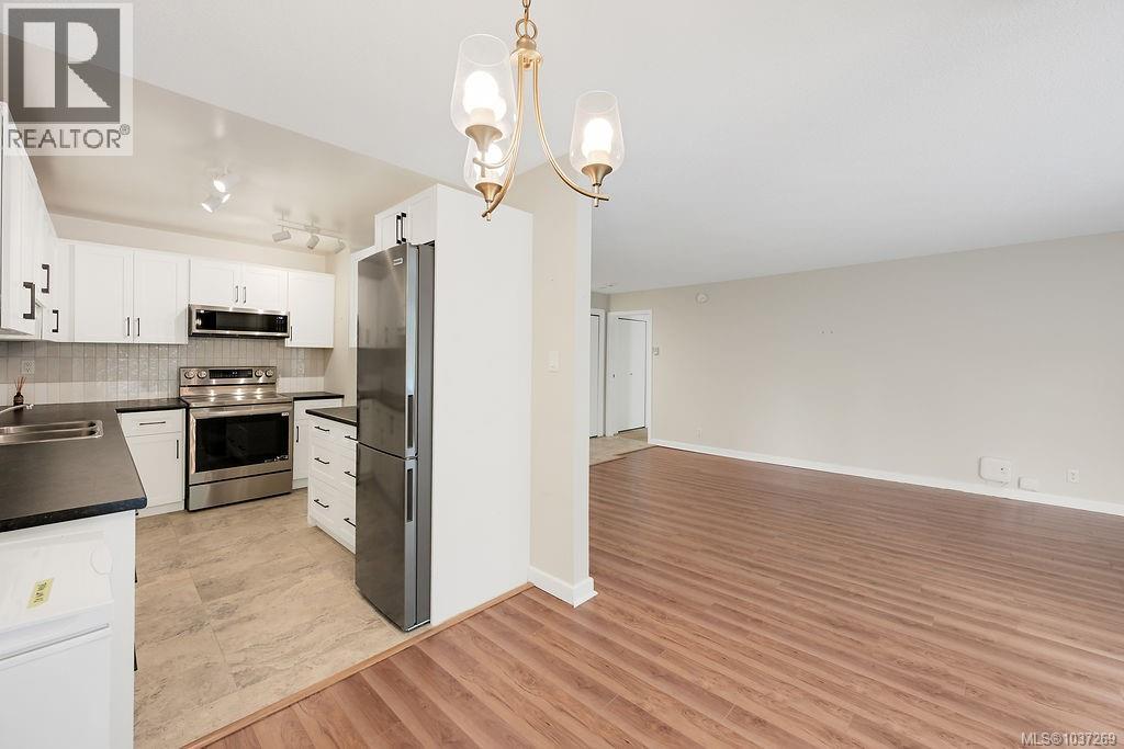 105 1725 Cedar Hill Cross Rd, Saanich