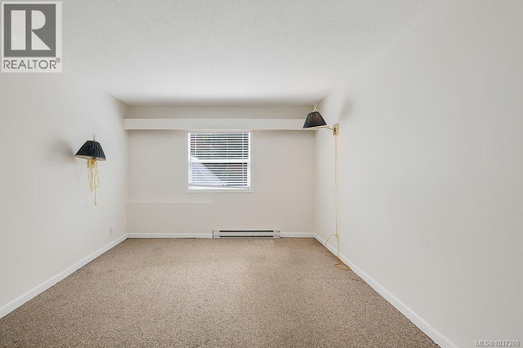 105 1725 Cedar Hill Cross Rd, Saanich