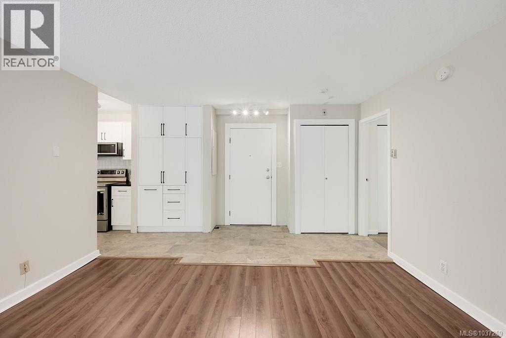 105 1725 Cedar Hill Cross Rd, Saanich