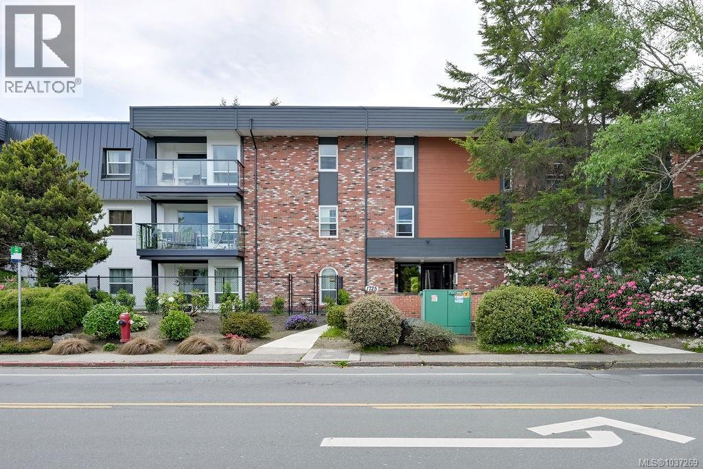105 1725 Cedar Hill Cross Rd, Saanich