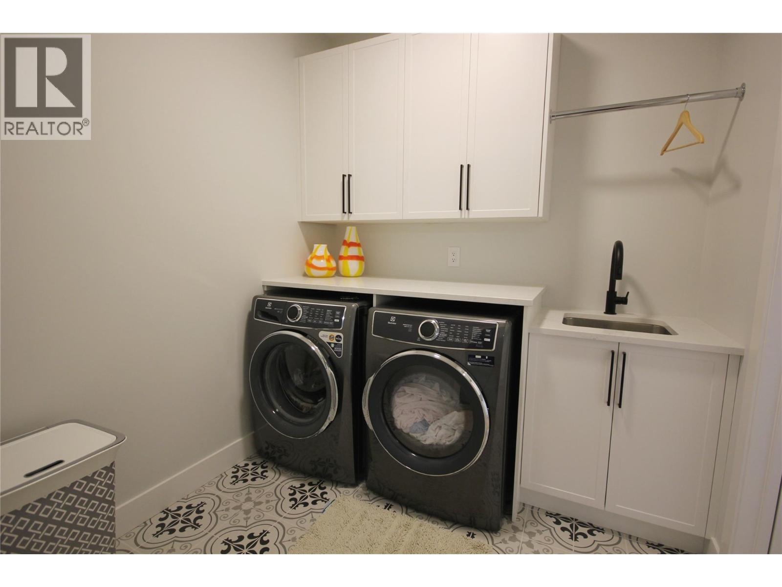 1164 ELK Street, Penticton