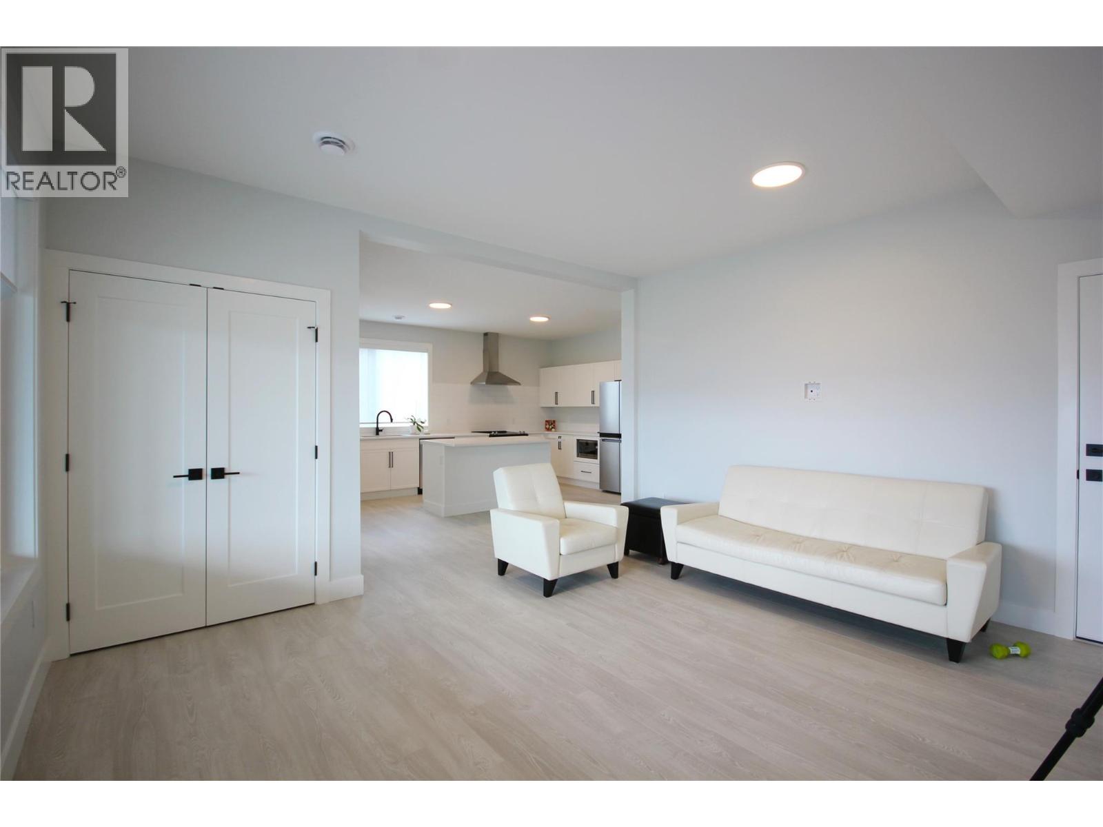 1164 ELK Street, Penticton