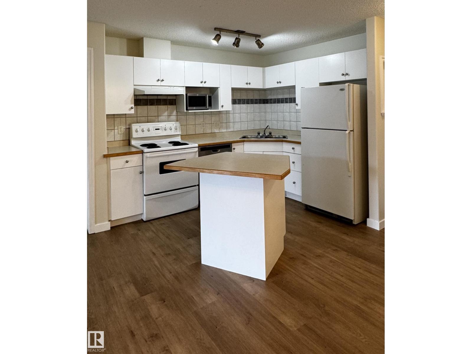 #136 16221 95 ST NW - 17