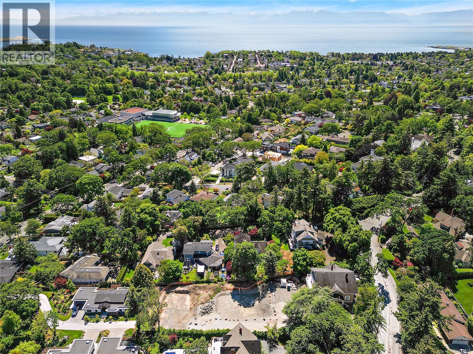  1741 Rockland Avenue, Victoria