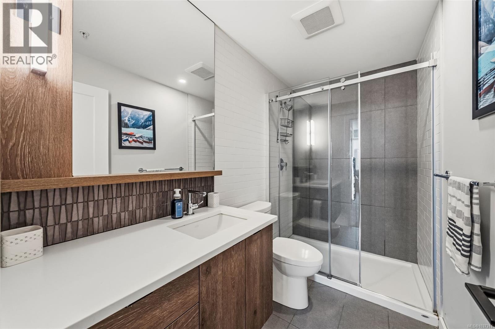 #206 950 Whirlaway Cres - 18