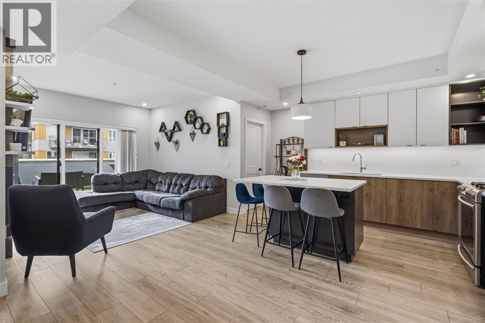 #206 950 Whirlaway Cres - 9