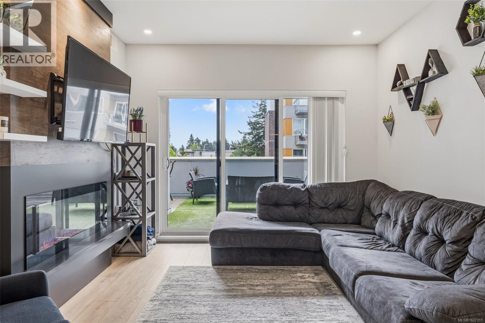 #206 950 Whirlaway Cres - 10