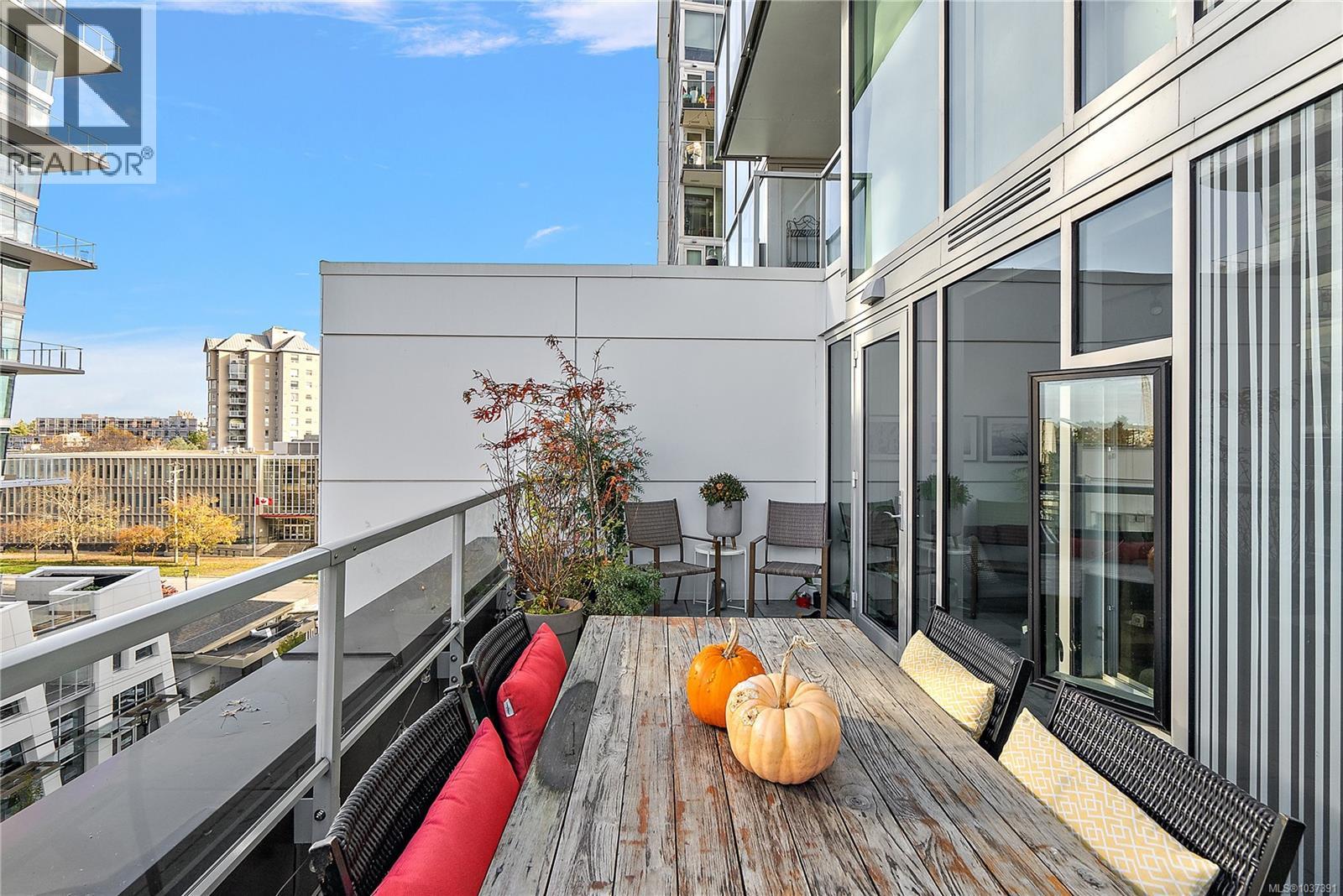 #604 989 Johnson St - 16