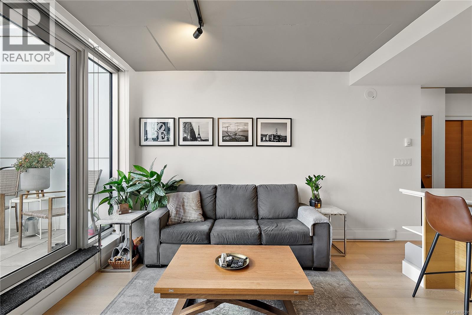 #604 989 Johnson St - 8