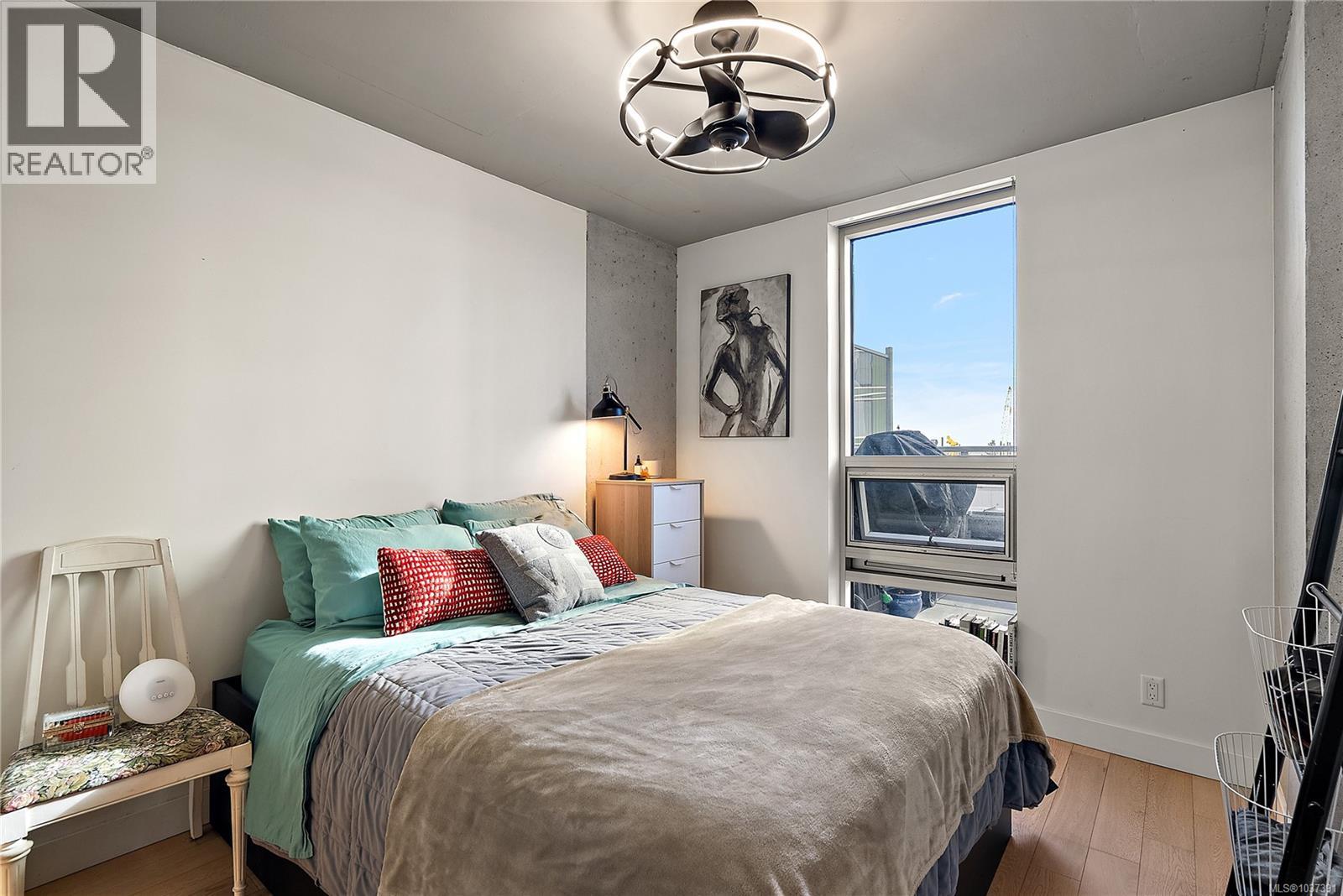 #604 989 Johnson St - 10