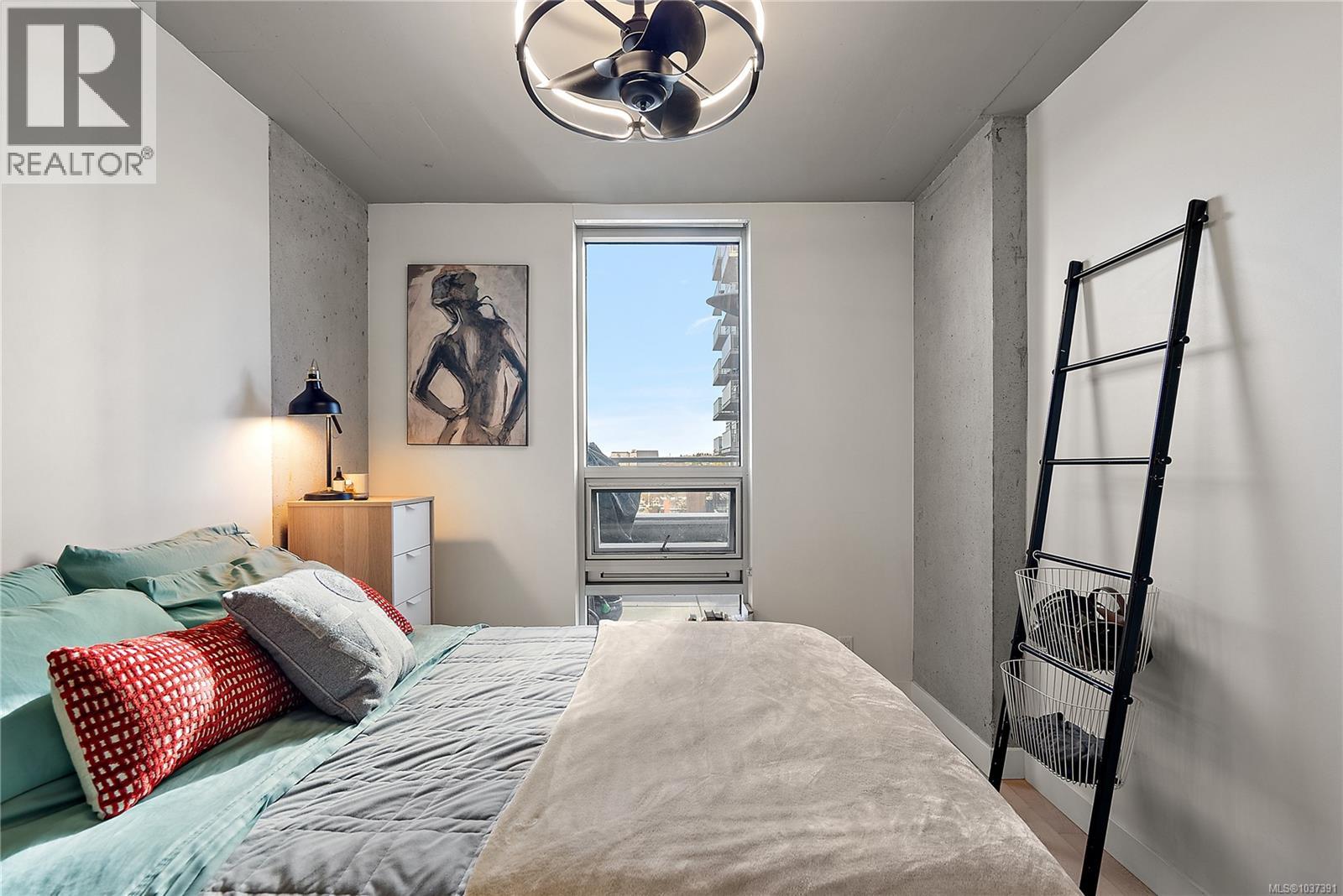 #604 989 Johnson St - 12