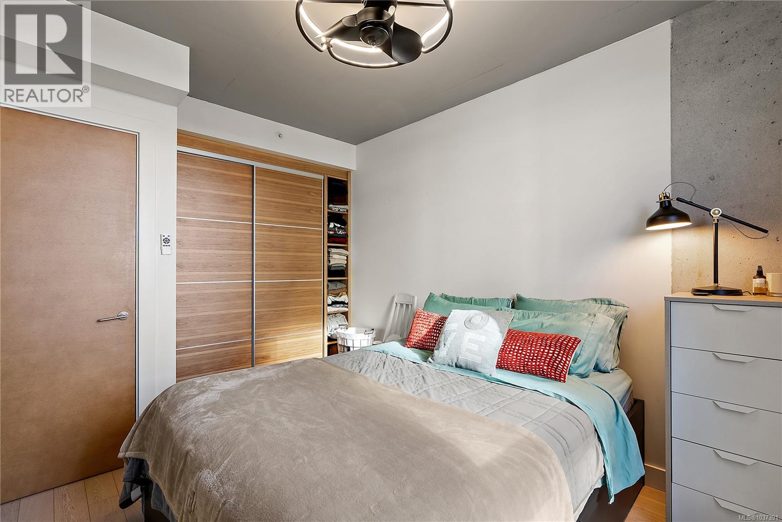 #604 989 Johnson St - 11