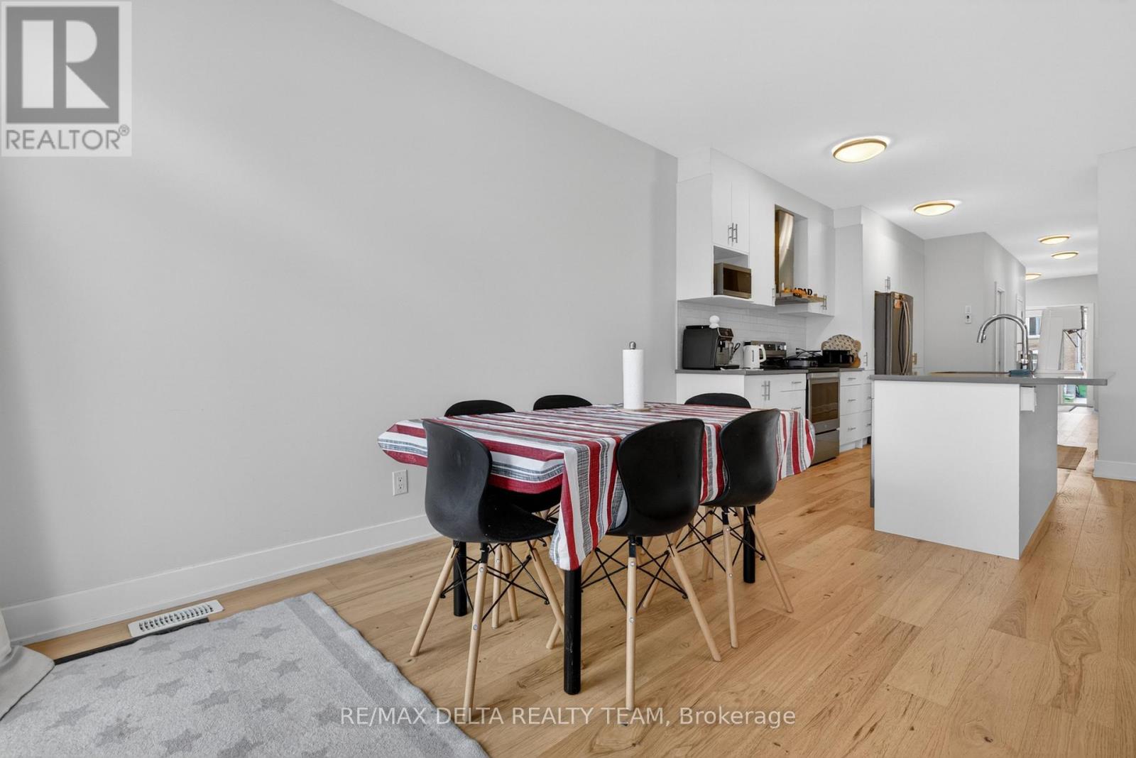 1400 MAYVIEW AVENUE - 11