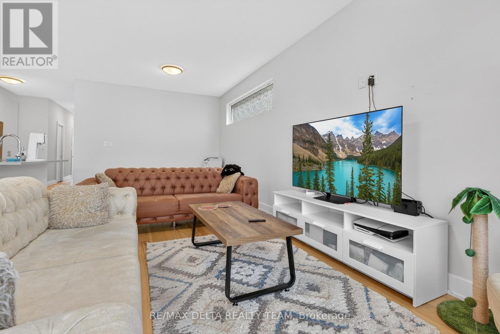 1400 MAYVIEW AVENUE - 8