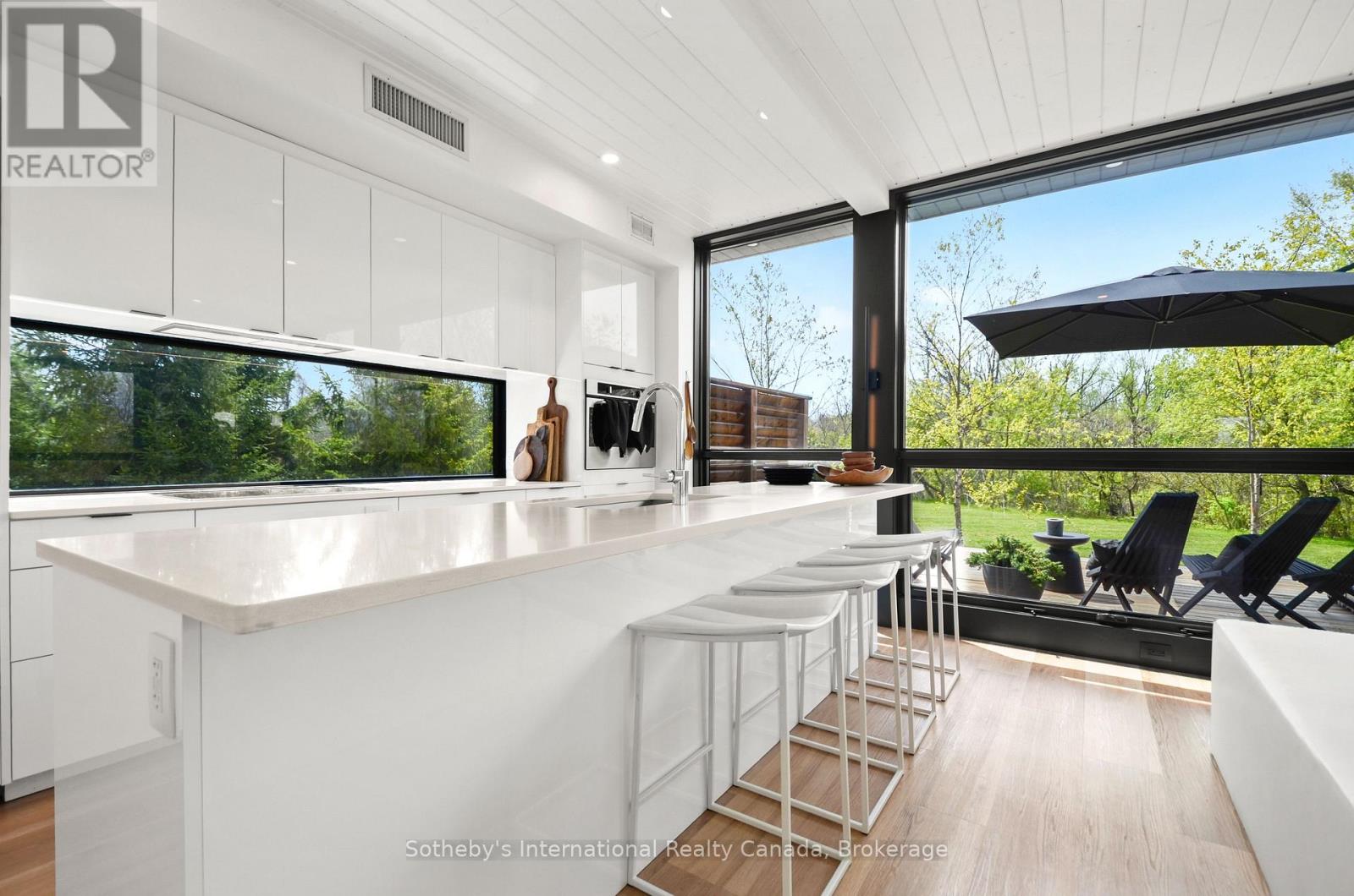 10 EUREKA STREET - 2