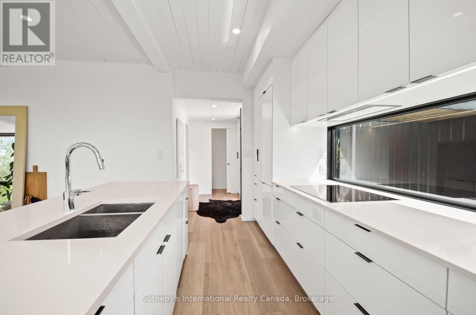10 EUREKA STREET - 3