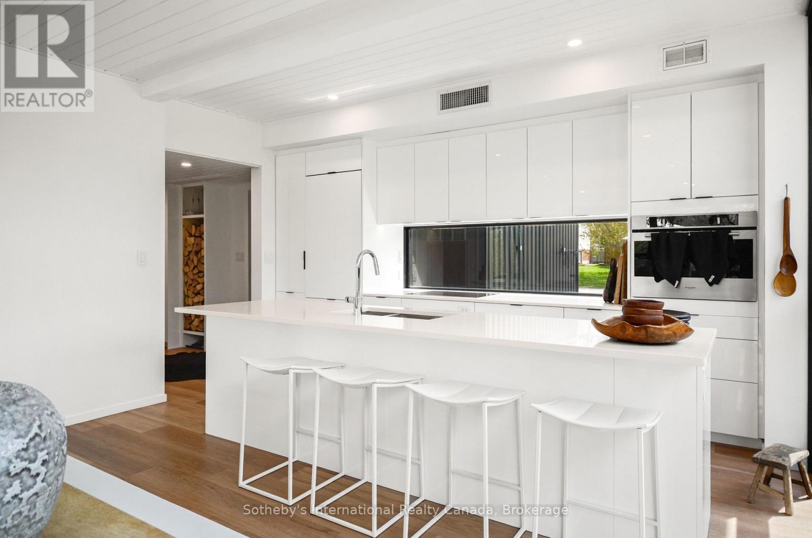 10 EUREKA STREET - 4