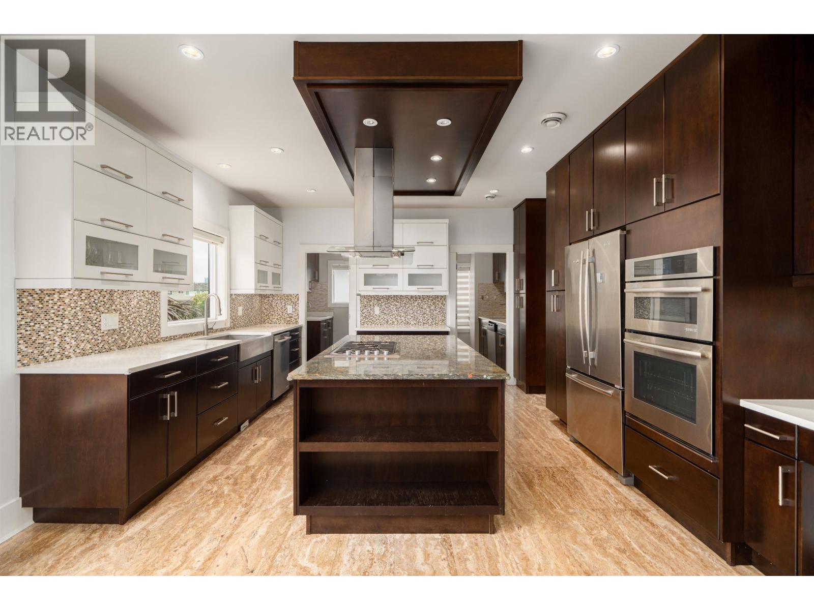 6650 NAPIER STREET, Burnaby