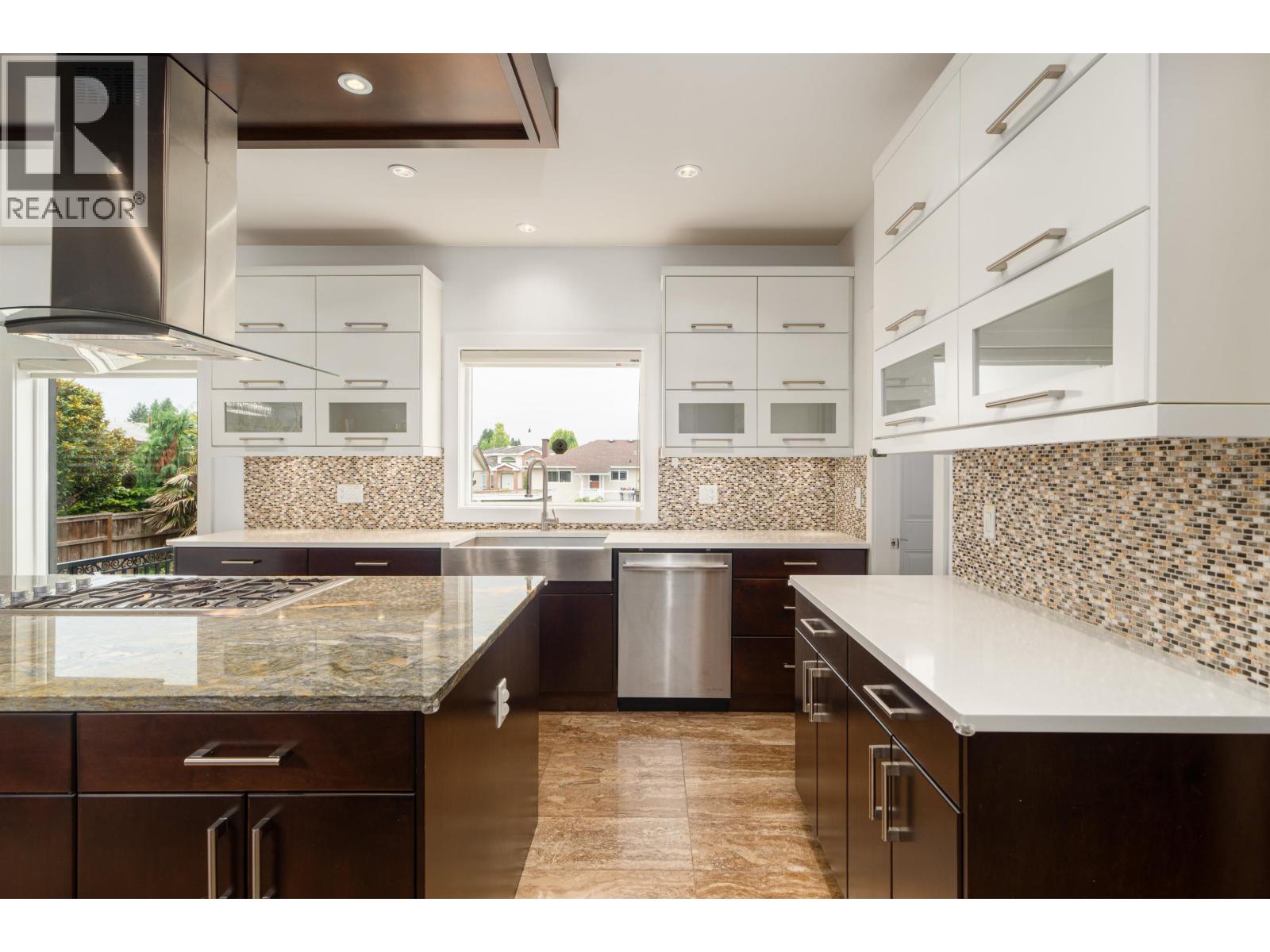 6650 NAPIER STREET, Burnaby