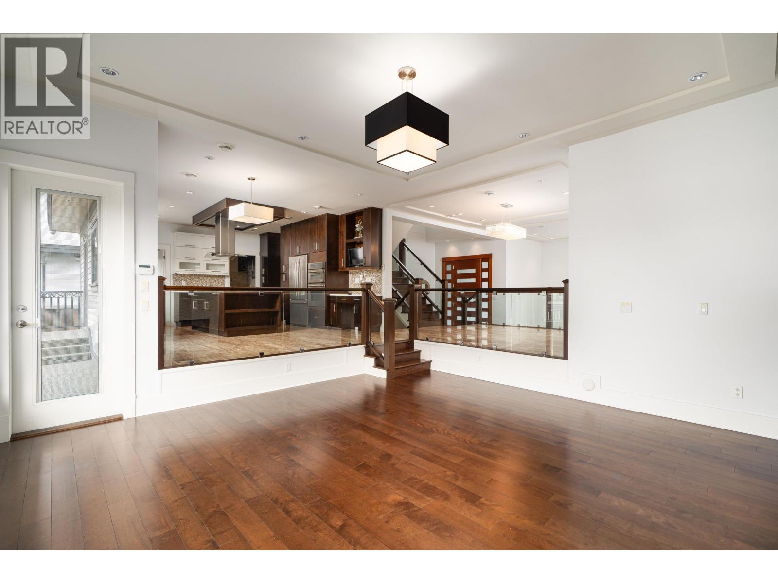 6650 NAPIER STREET, Burnaby
