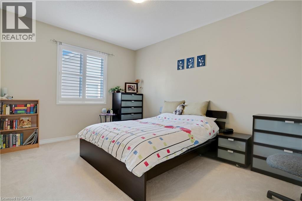 27 GLAZEBROOK Crescent - 34