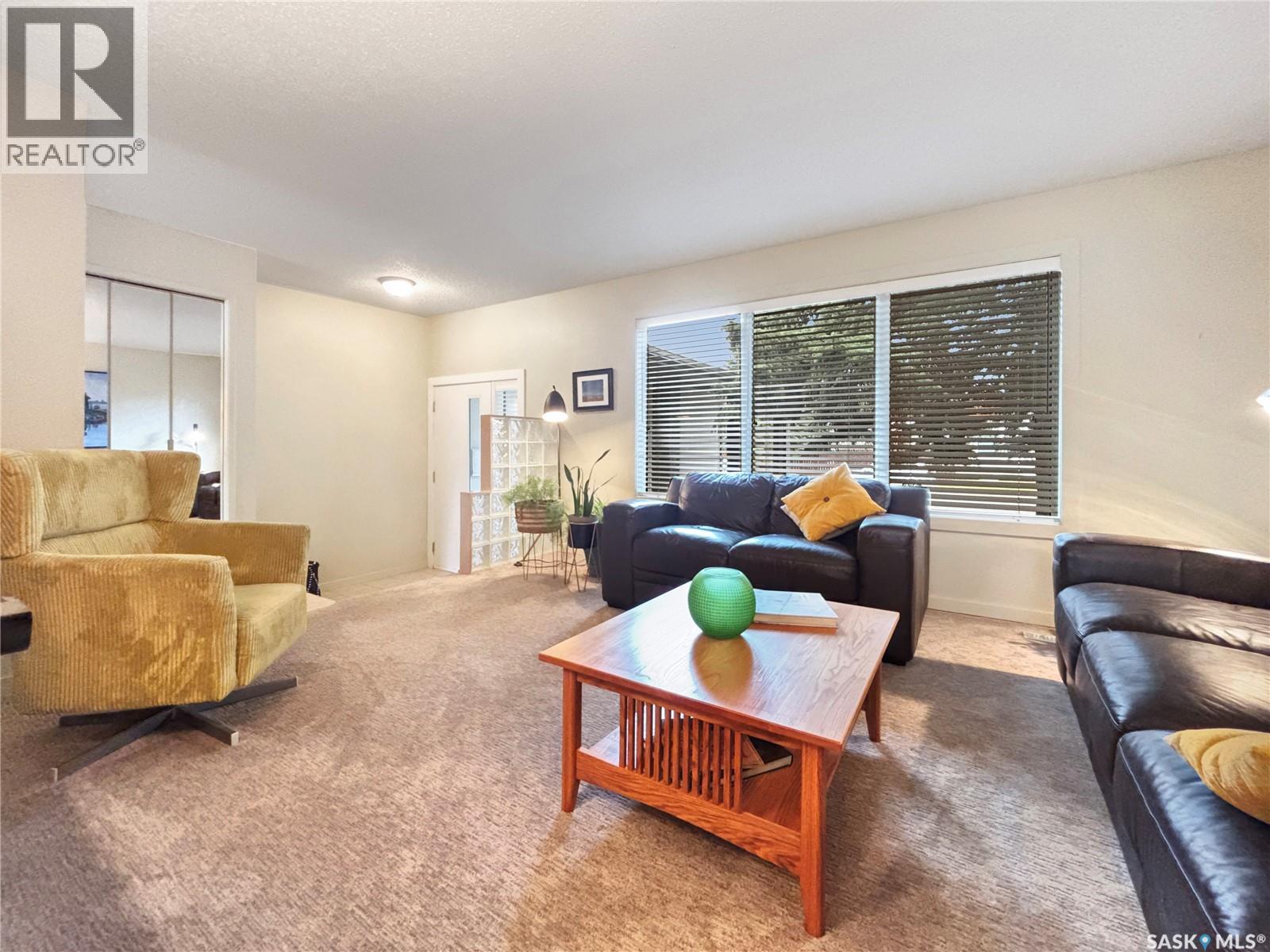 355 Ball CRESCENT - 4