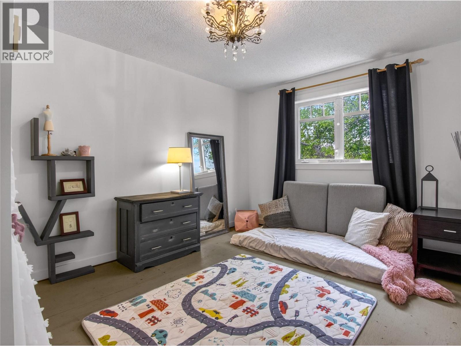 271 Middle Bench Road S, Penticton