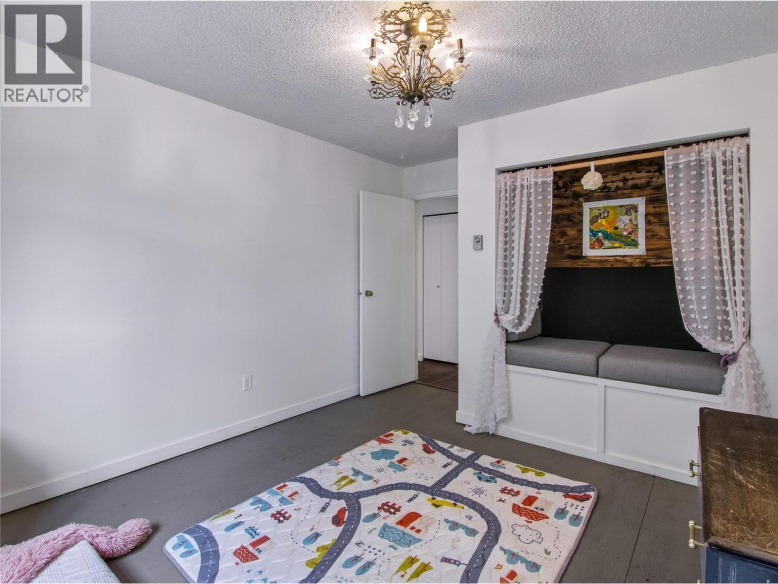 271 Middle Bench Road S - 20
