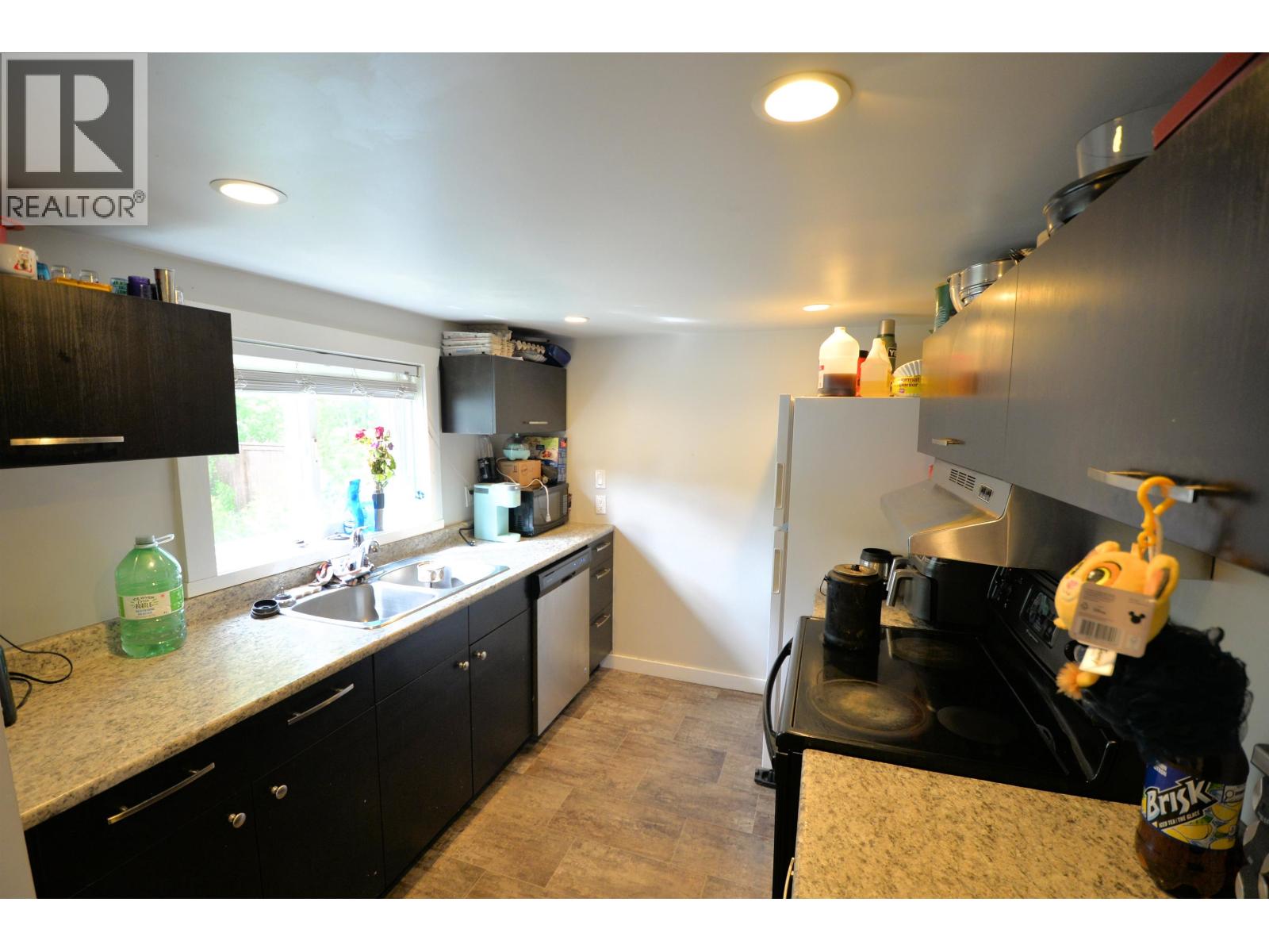 905 LA SALLE AVENUE - 2