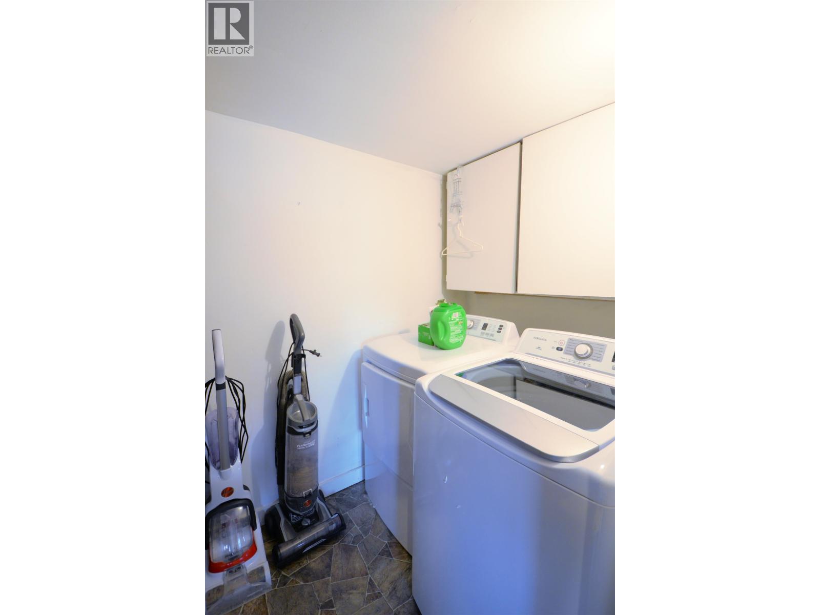 905 LA SALLE AVENUE - 10