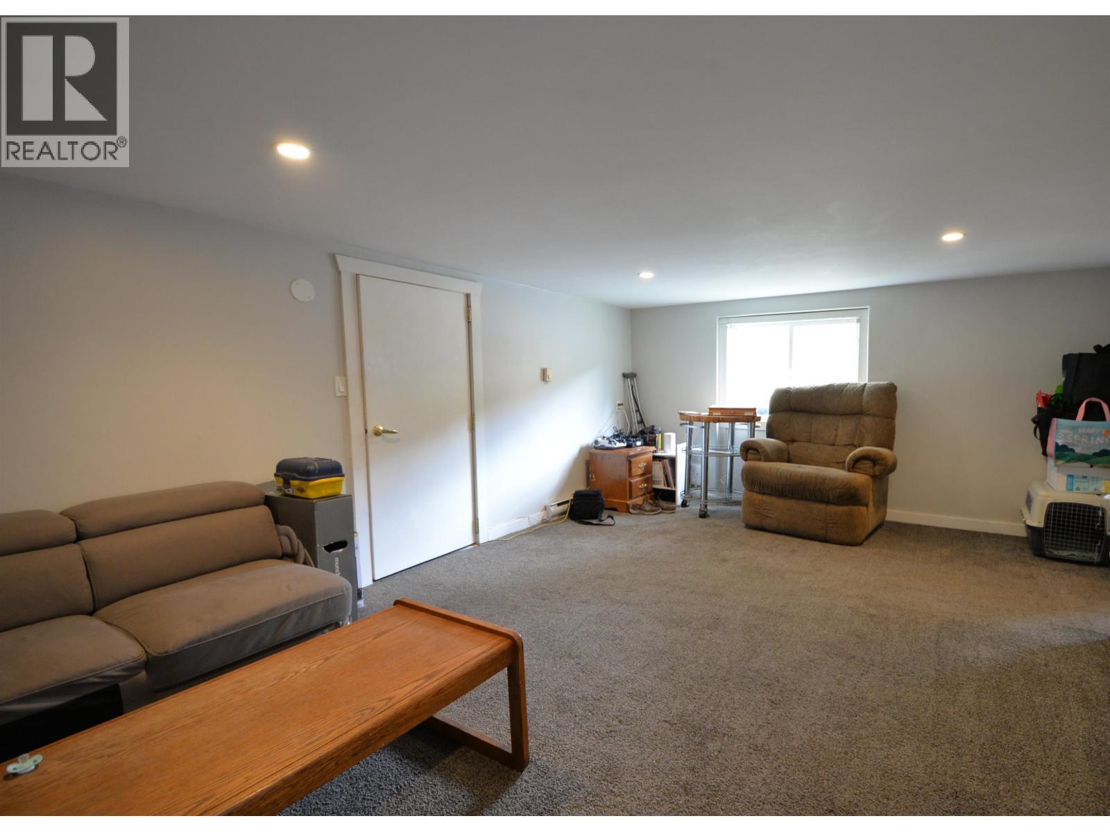 905 LA SALLE AVENUE - 5