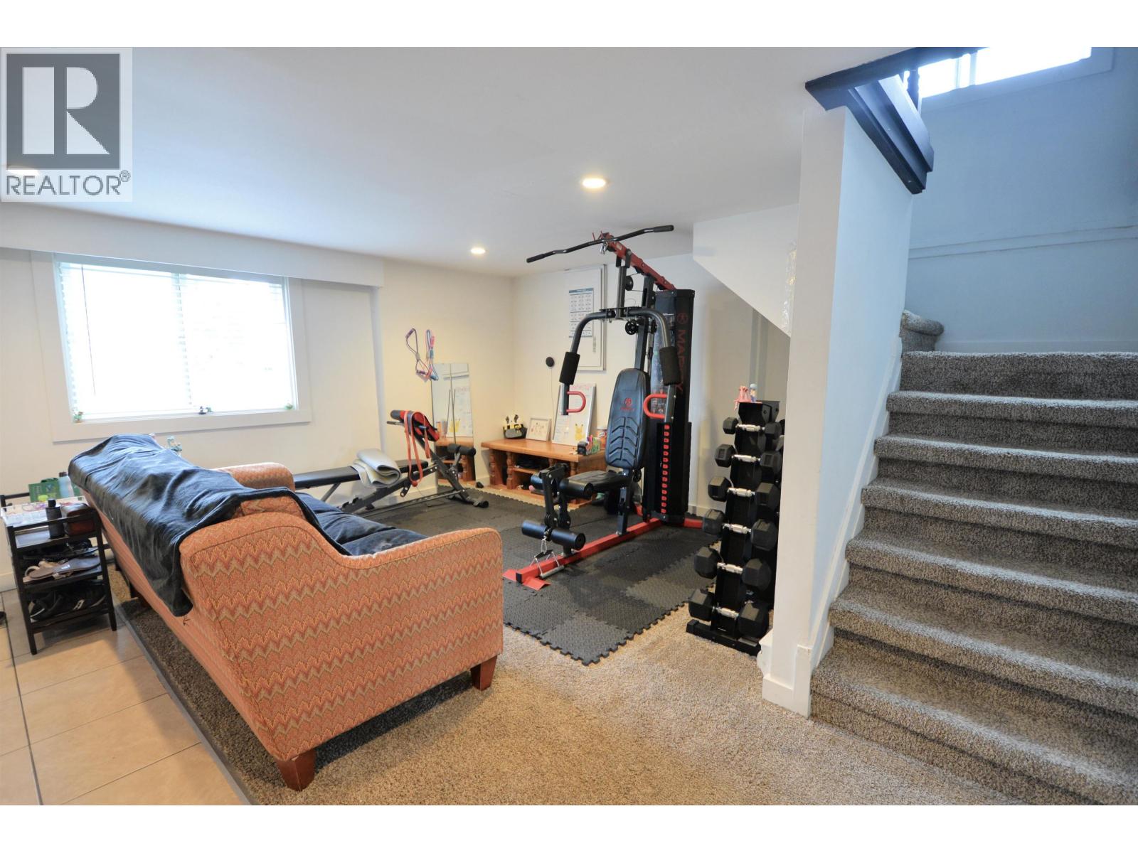 905 LA SALLE AVENUE - 8