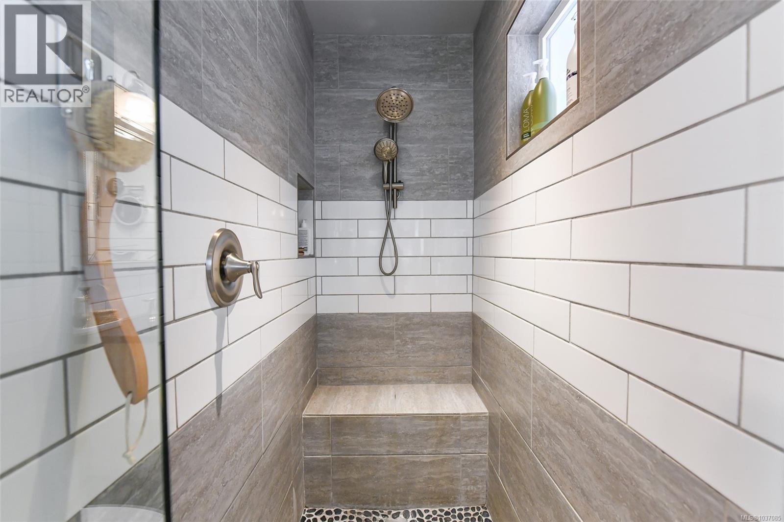 325 Bates Dr - 32