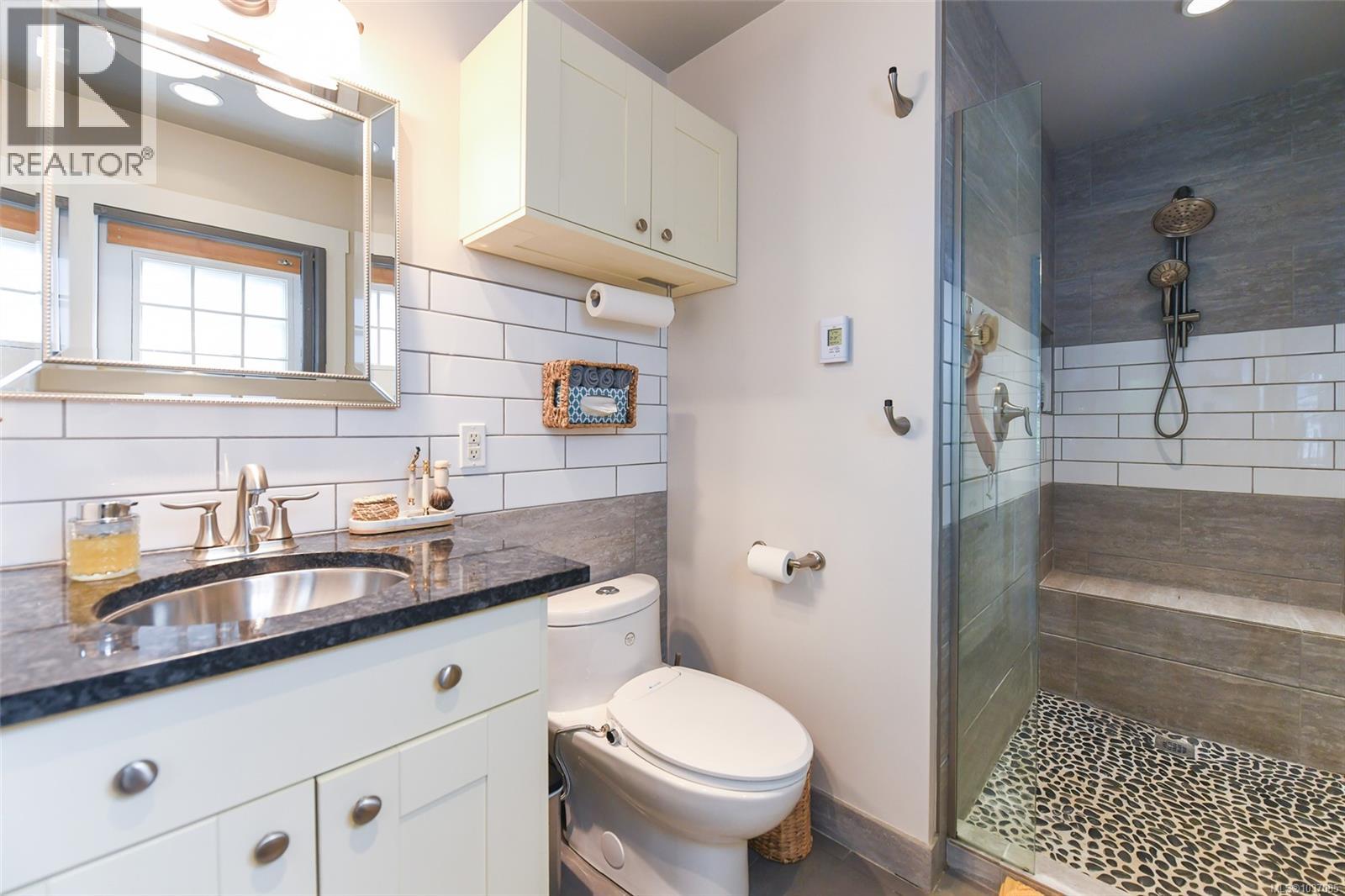 325 Bates Dr - 33