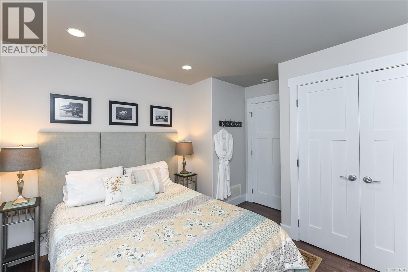 325 Bates Dr - 36