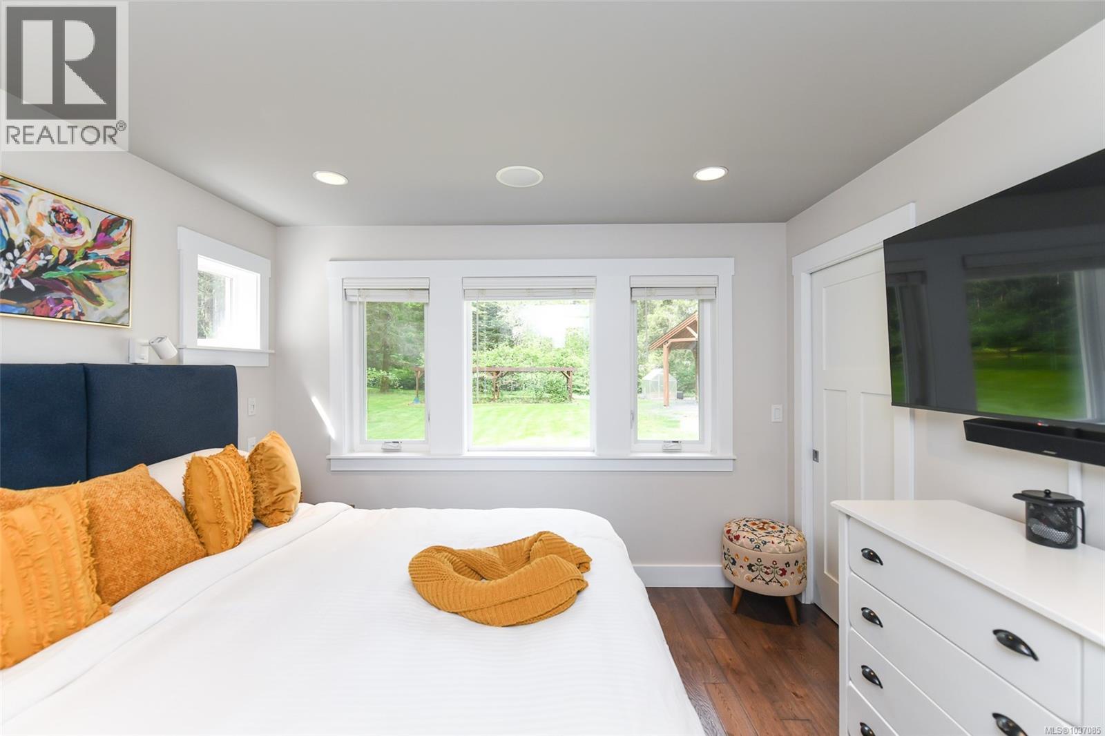 325 Bates Dr - 27