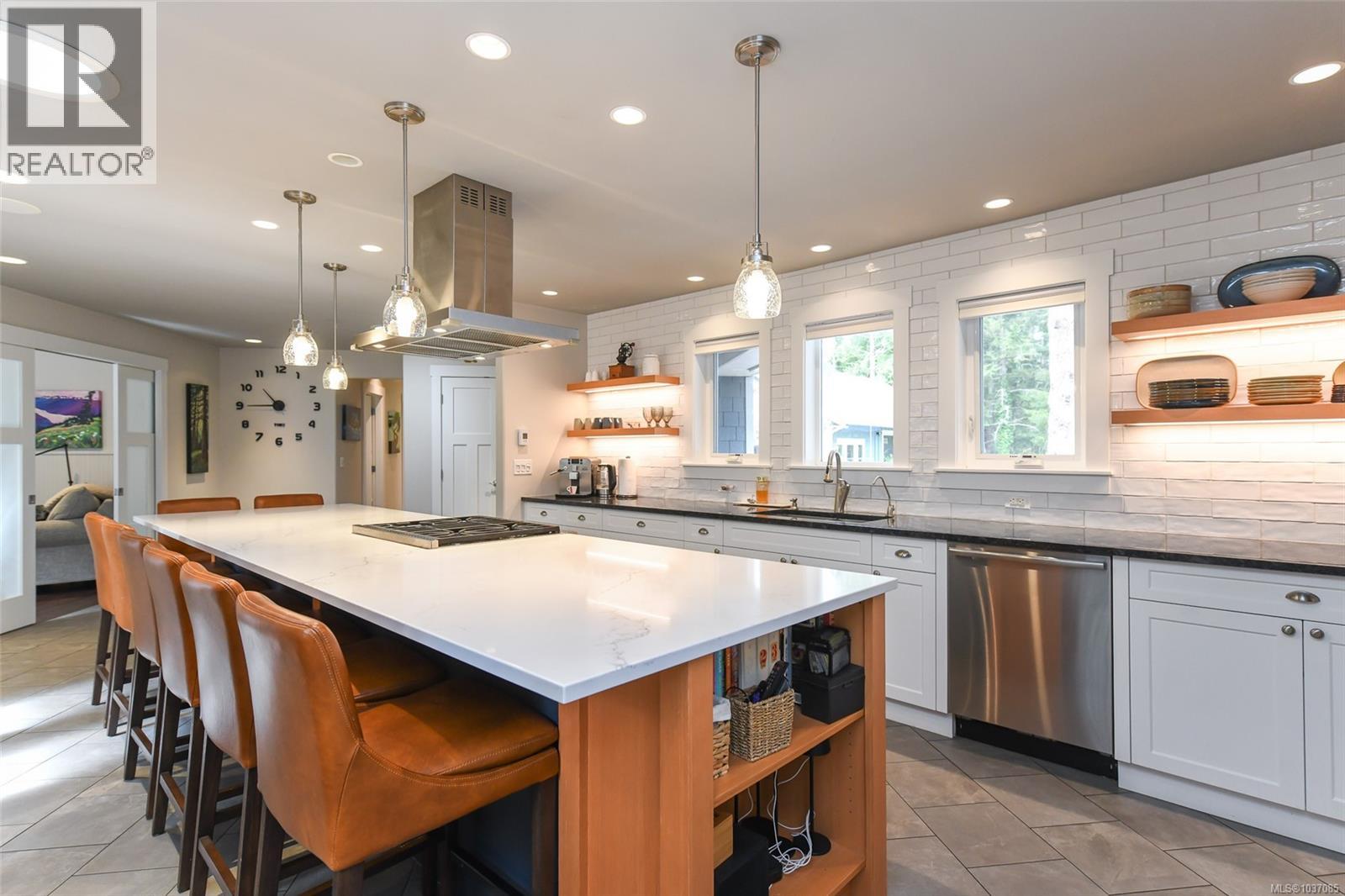 325 Bates Dr - 10