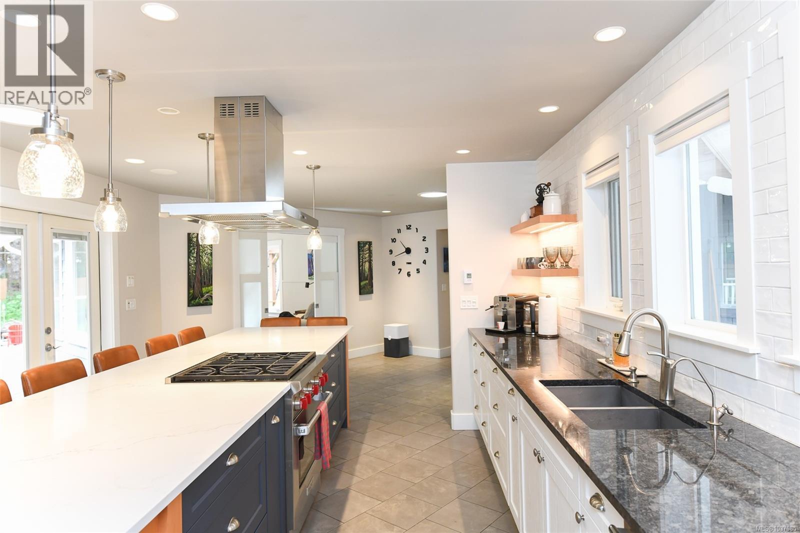 325 Bates Dr - 13